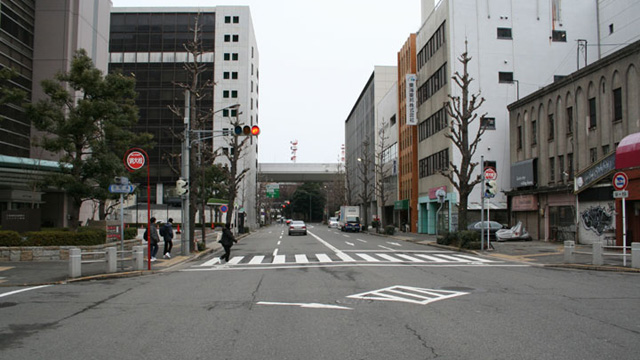 現在の風景本町 写真手前の左右に京町筋が走る