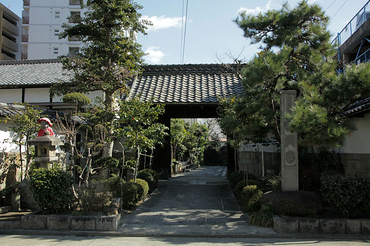 含笑寺山門
