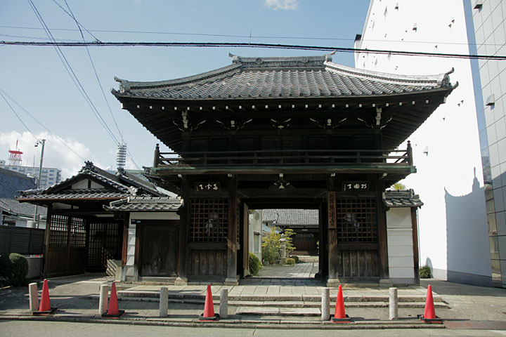 照遠寺山門