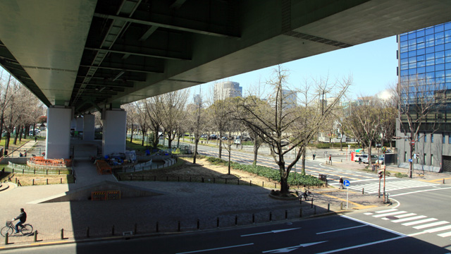 現在の風景　写真右手白川公園から若宮通左までの本町通に並んでいた。