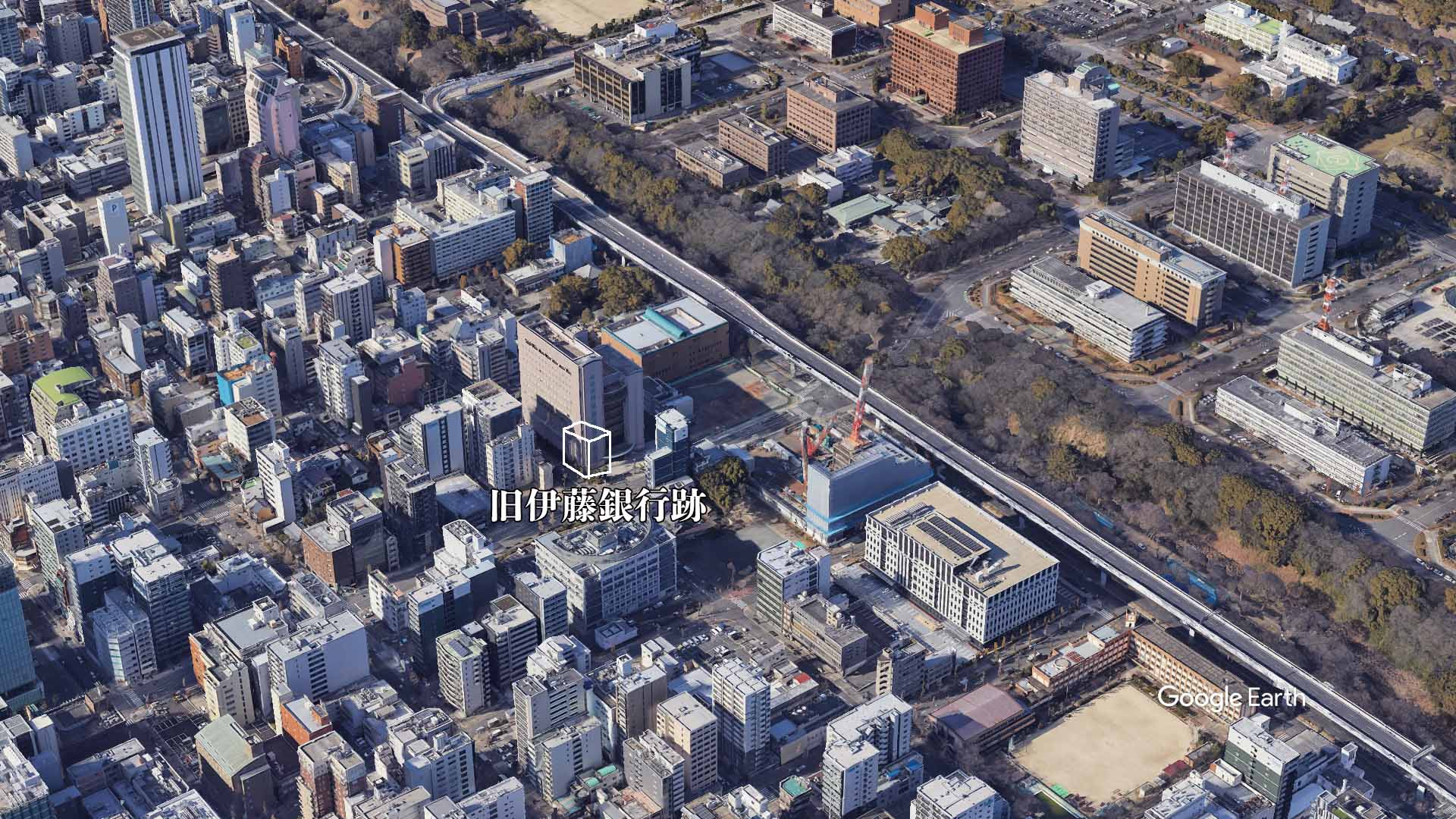 現在の風景　画面中央のビルあたりが伊藤銀行跡　