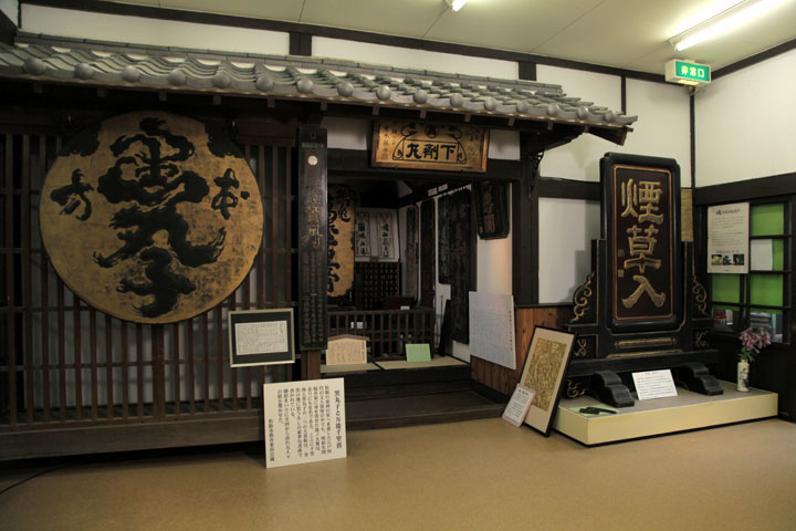 歴史資料館展示　薬種商「桜井家」