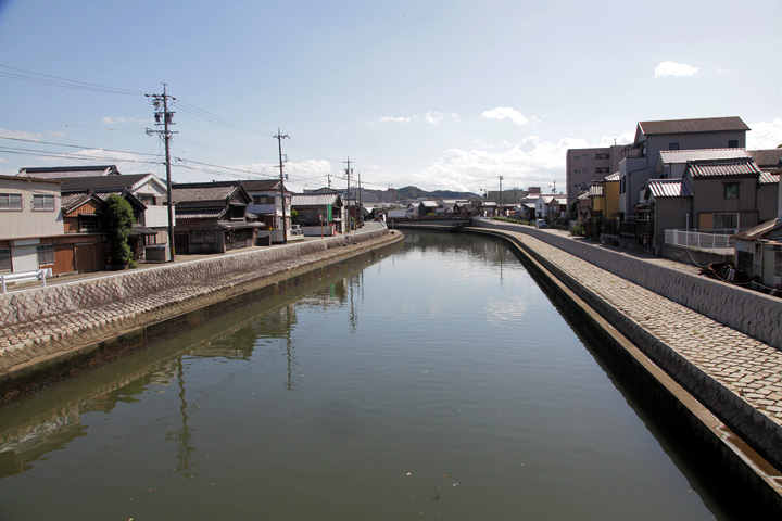　河崎は勢田川の水運を利用して発展した