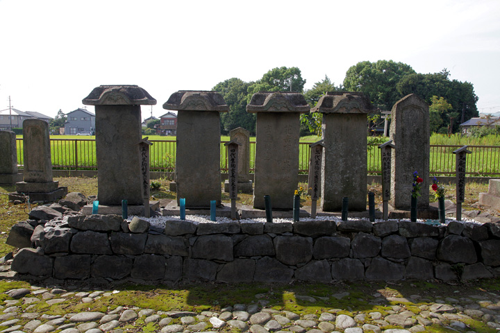生駒家の墓地 