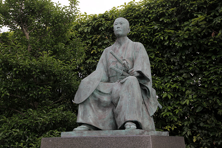 本陣跡公園の所郁太郎像