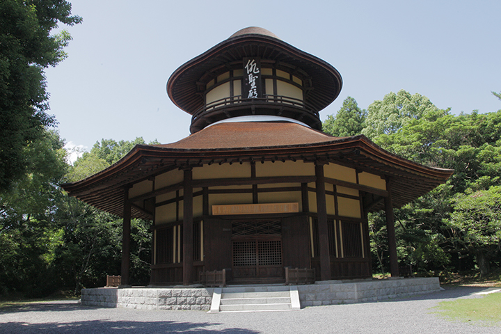 俳聖殿　昭和17年（1942）芭蕉翁生誕300年を記念して川崎克氏が建築