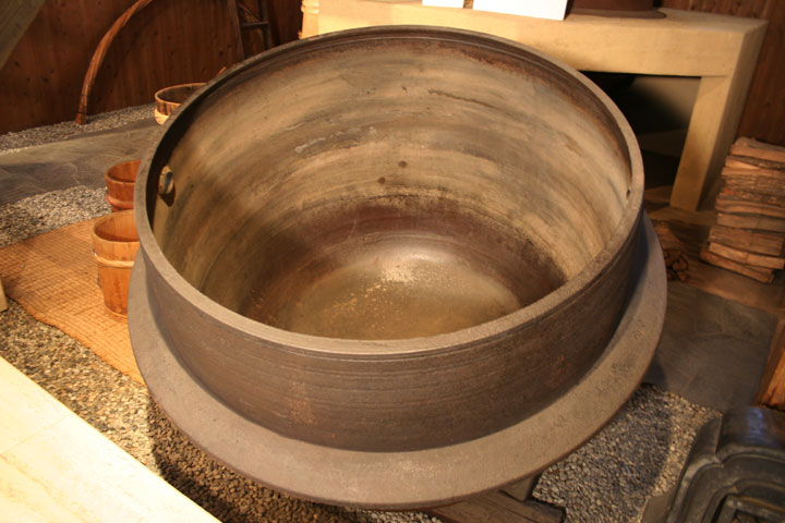 蒸気発生用の鉄製大釜