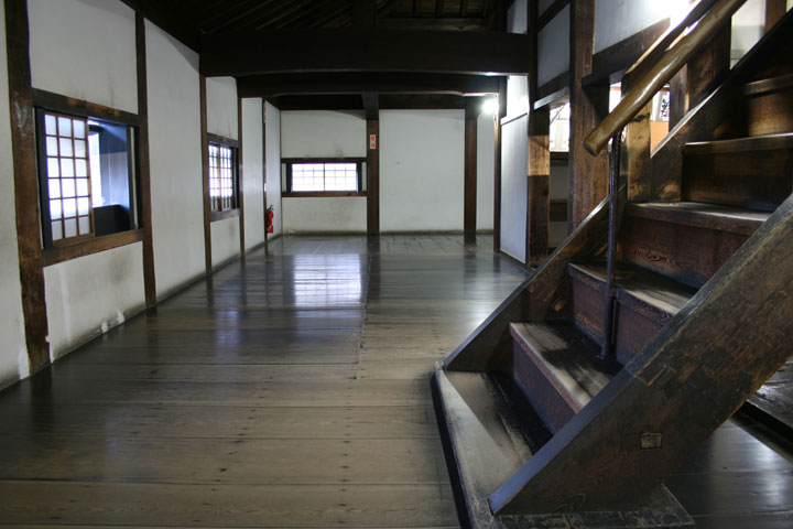 Stairs to the gable(Hafu)
