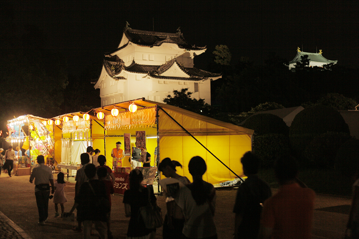 夜店と東南隅櫓と名古屋城