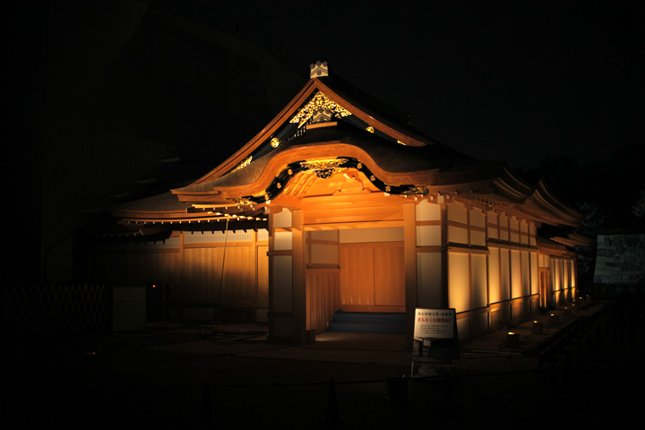本丸御殿玄関のライトアップ　2013年3月