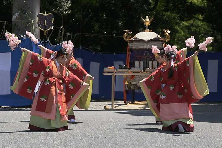 Shinto music and dance