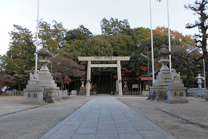 二子山公園に隣接する白山神社。白山神社の場所が白山神社古墳でもある