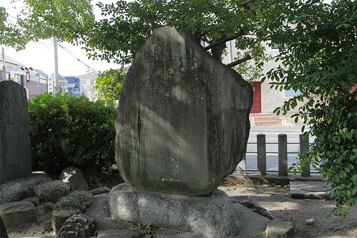 かつて池の堤に建っていた忠魂碑は大井神社に移転している
