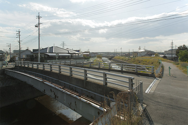 十五丁橋と八田川