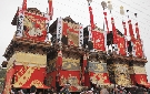 東日本大震災からの復興を祈願する幟が掲げられた