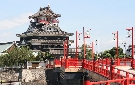 平成元年に再建された清洲城と大手橋