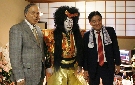 上演後、尾上菊五郎さんの楽屋を訪ねた河村市長と荒俣宏さん