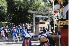 成海神社の参道を上る