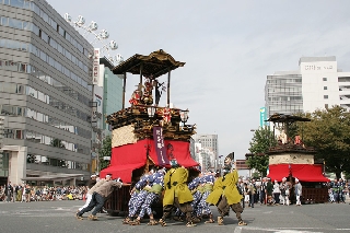 名古屋まつりで曳かれる唐子車（2008.10.12 撮影）
