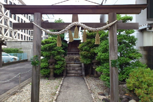 京町通り、名城小学校西にある小彦名神社