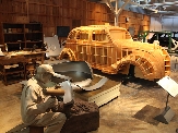 建設当時の木造部分を移築して工場の一部を再現した試作工場の展示