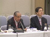 斉藤鉄夫環境大臣（右）とスピーチする松原武久名古屋市長