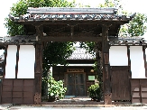 脇本陣の門、奥に藤川宿資料館