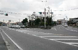 日永の追分. 右：東海道, 左：伊勢街道