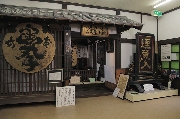松阪市立歴史資料館の1階展示 薬種商「桜井家」
