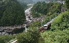 寝覚めの床. 写真右上に上松町の町並みが見える